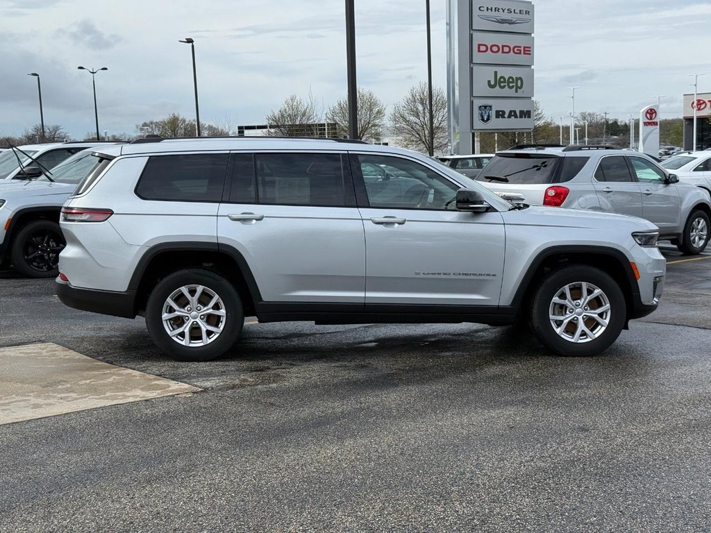 Jeep Grand Cherokee L Vehicle Full-screen Gallery Image 02