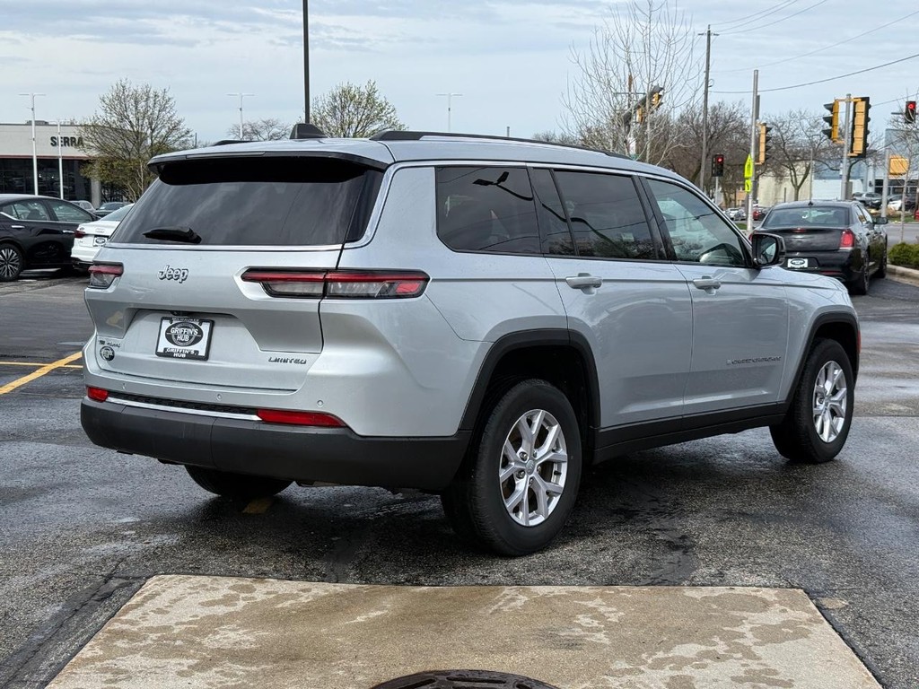 Jeep Grand Cherokee L Vehicle Full-screen Gallery Image 03