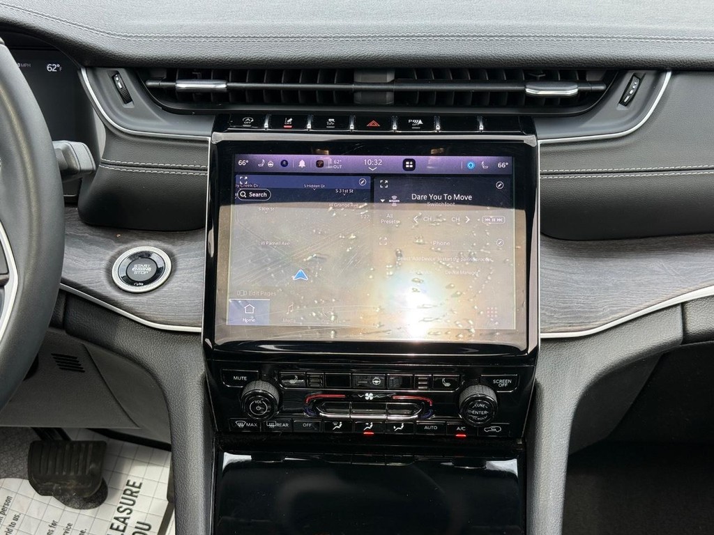 Jeep Grand Cherokee L Vehicle Full-screen Gallery Image 10
