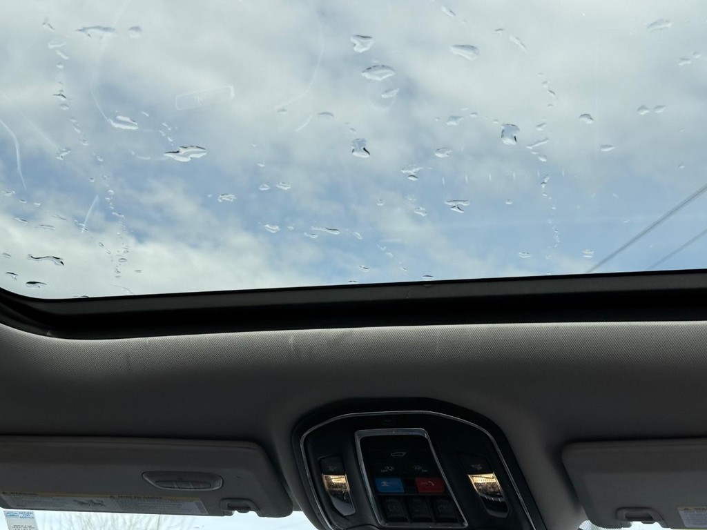 Jeep Grand Cherokee L Vehicle Full-screen Gallery Image 14
