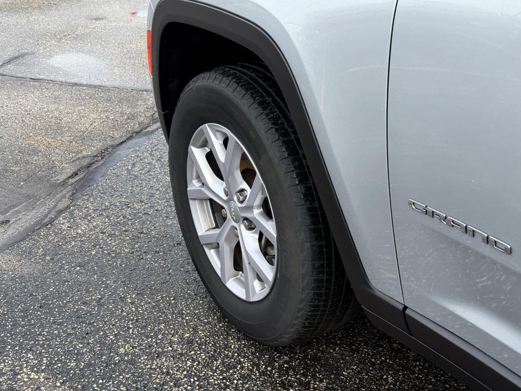 Jeep Grand Cherokee L Vehicle Full-screen Gallery Image 15