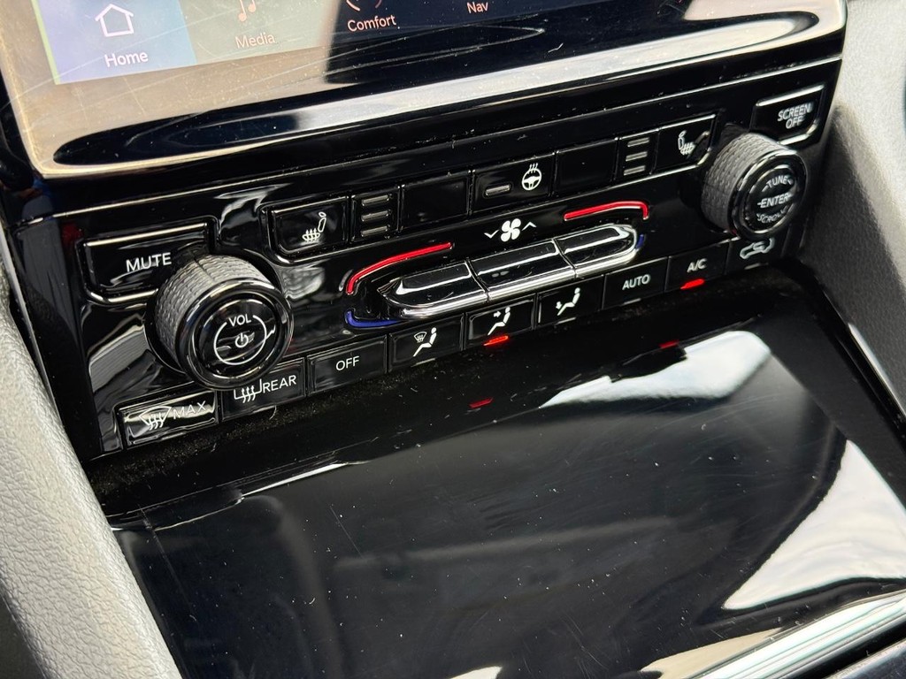 Jeep Grand Cherokee L Vehicle Full-screen Gallery Image 20