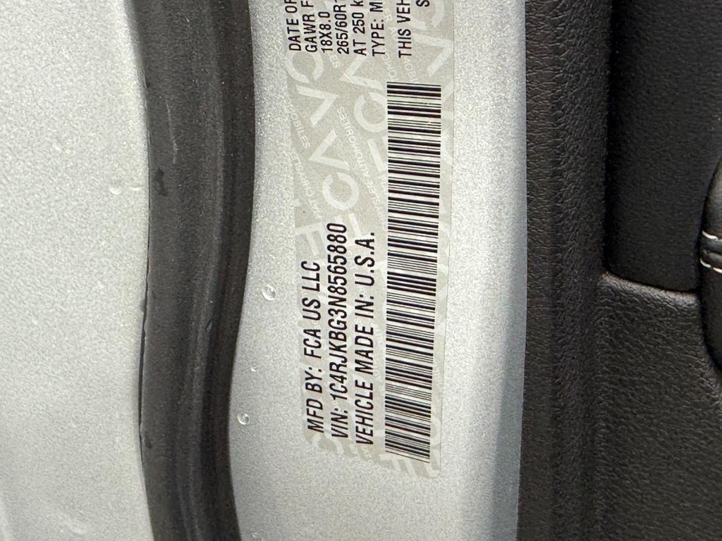 Jeep Grand Cherokee L Vehicle Full-screen Gallery Image 23