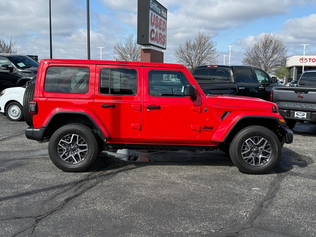 Jeep Wrangler Vehicle Full-screen Gallery Image 02