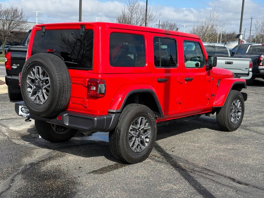Jeep Wrangler Vehicle Full-screen Gallery Image 03