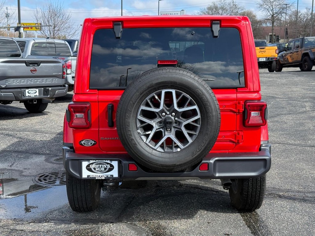 Jeep Wrangler Vehicle Full-screen Gallery Image 04