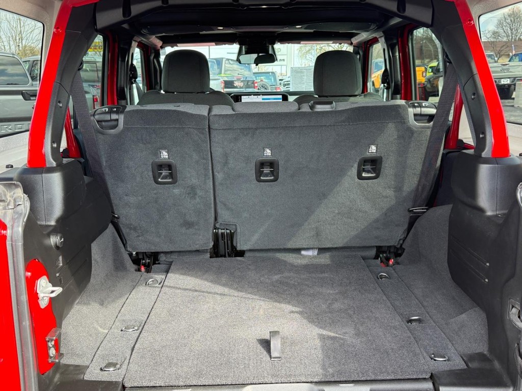 Jeep Wrangler Vehicle Full-screen Gallery Image 05