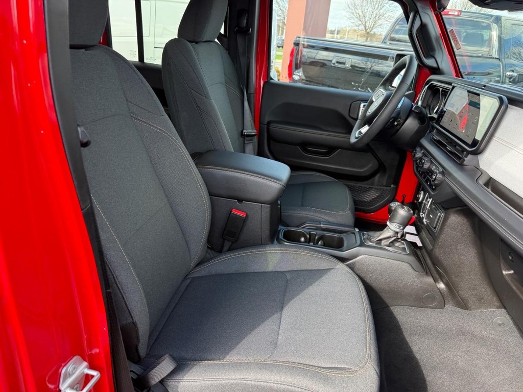 Jeep Wrangler Vehicle Full-screen Gallery Image 06