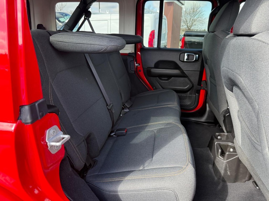 Jeep Wrangler Vehicle Full-screen Gallery Image 07