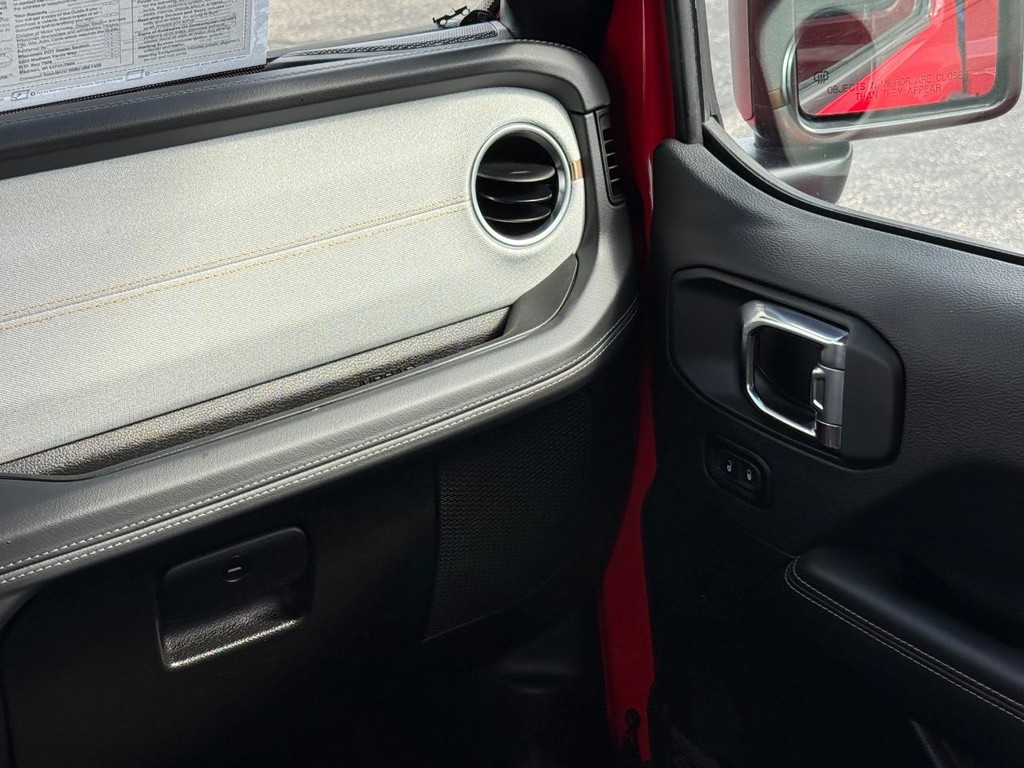 Jeep Wrangler Vehicle Full-screen Gallery Image 12