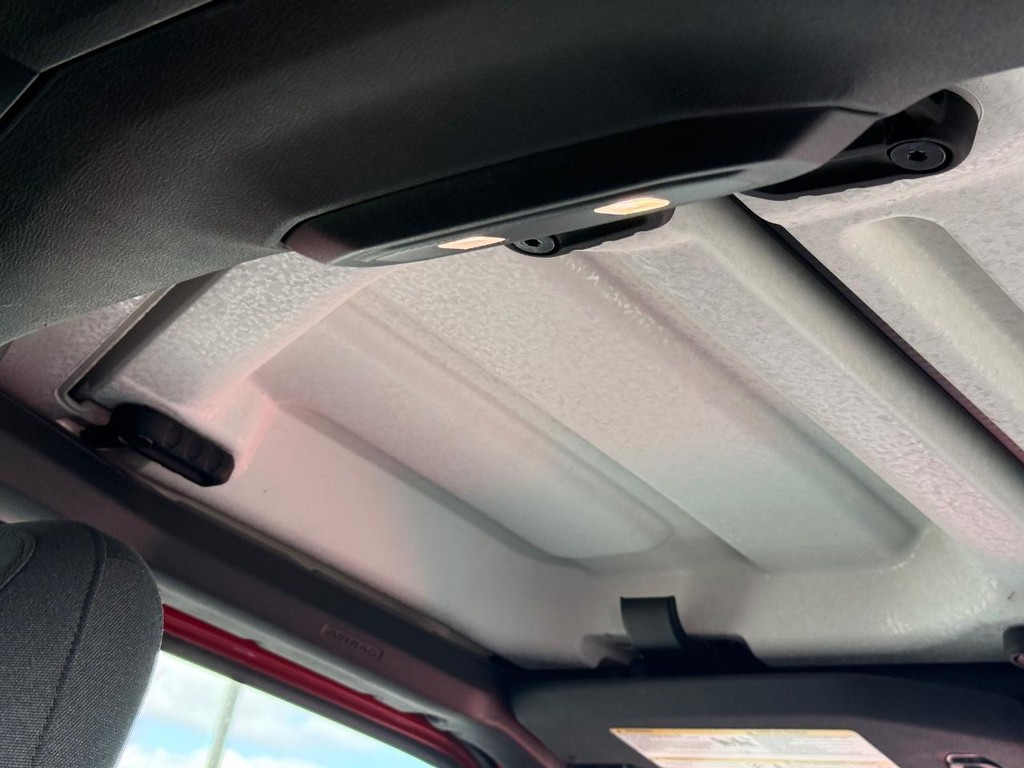 Jeep Wrangler Vehicle Full-screen Gallery Image 13