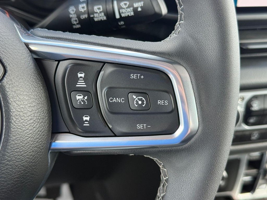 Jeep Wrangler Vehicle Full-screen Gallery Image 16