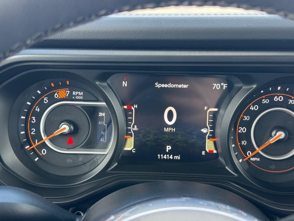 Jeep Wrangler Vehicle Full-screen Gallery Image 17