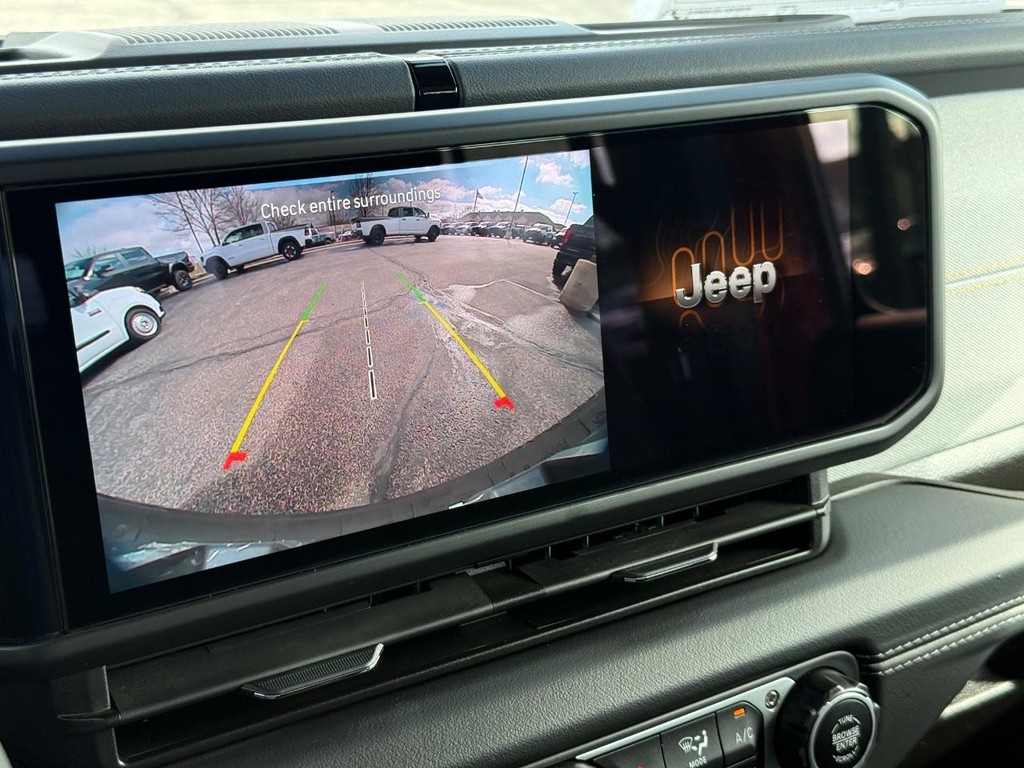 Jeep Wrangler Vehicle Full-screen Gallery Image 18