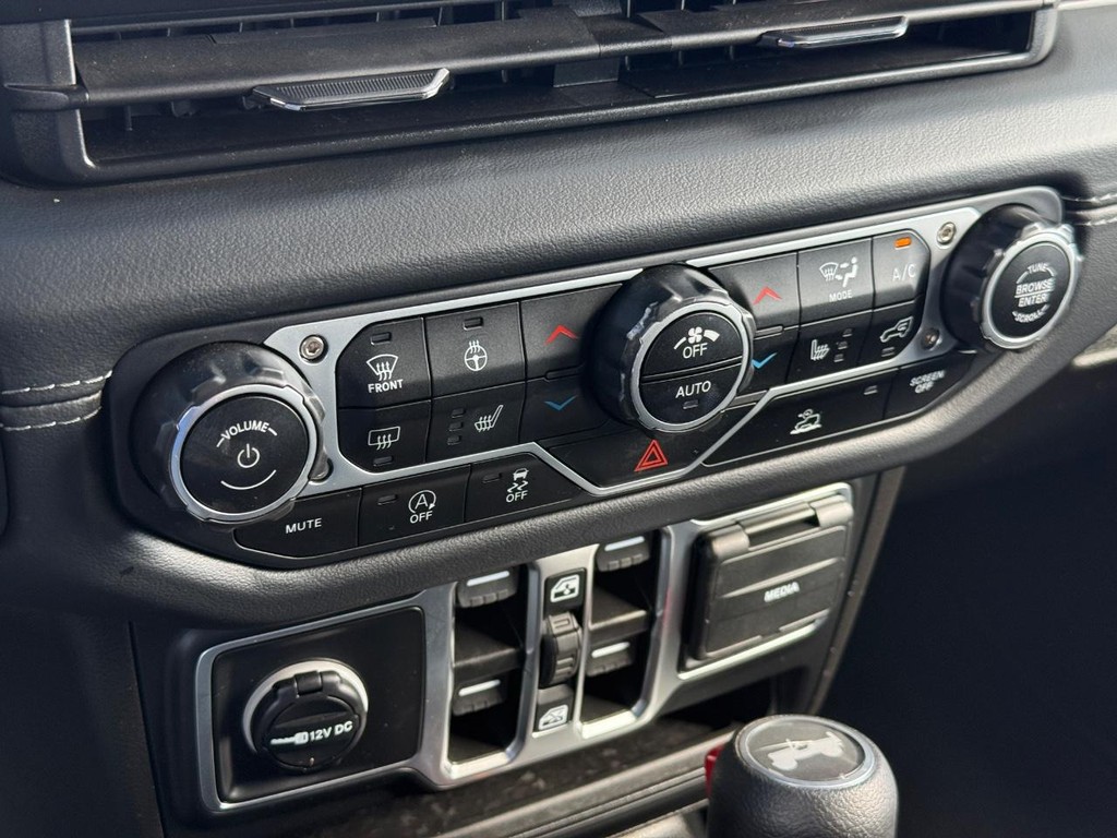 Jeep Wrangler Vehicle Full-screen Gallery Image 20