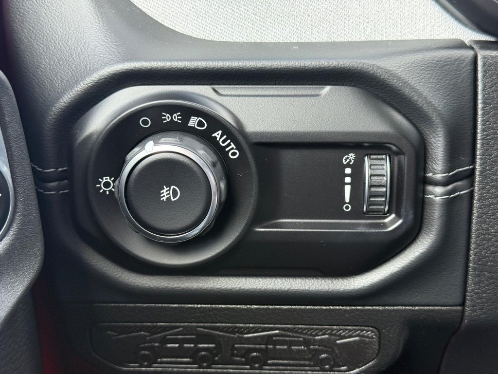 Jeep Wrangler Vehicle Full-screen Gallery Image 21