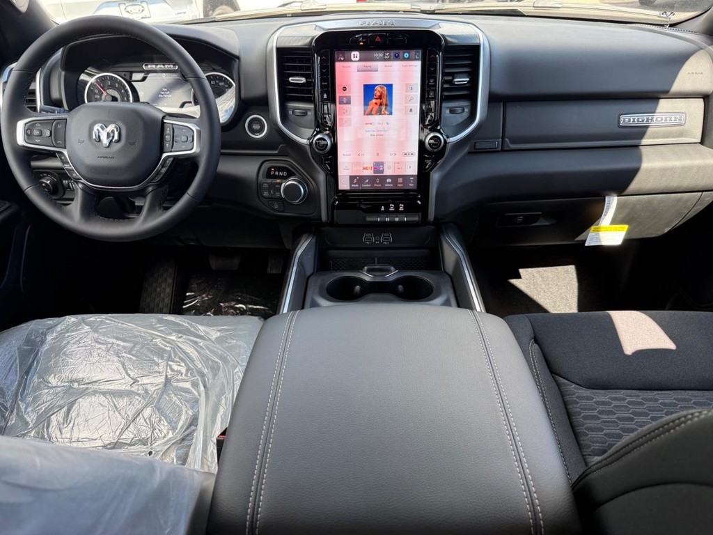 Ram 1500 Vehicle Full-screen Gallery Image 05