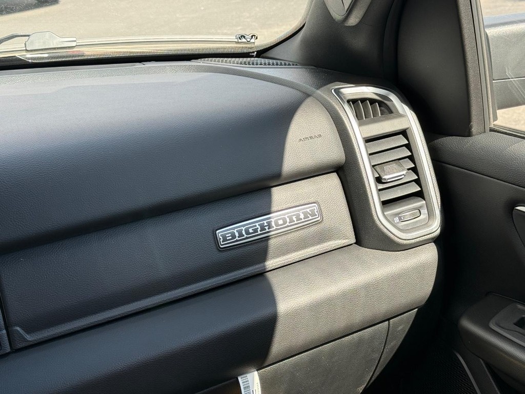 Ram 1500 Vehicle Full-screen Gallery Image 09