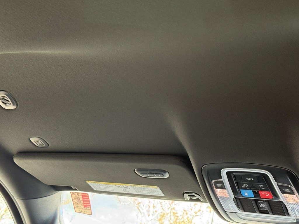 Ram 1500 Vehicle Full-screen Gallery Image 10