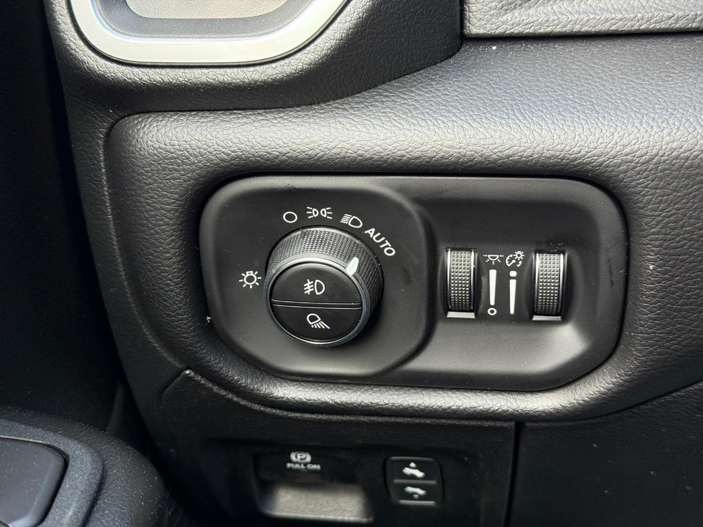 Ram 1500 Vehicle Full-screen Gallery Image 15