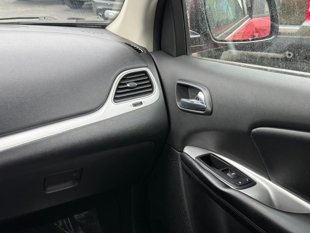 Dodge Journey Vehicle Full-screen Gallery Image 13