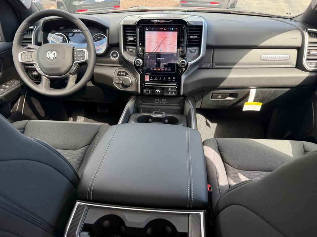 Ram 1500 Vehicle Full-screen Gallery Image 05