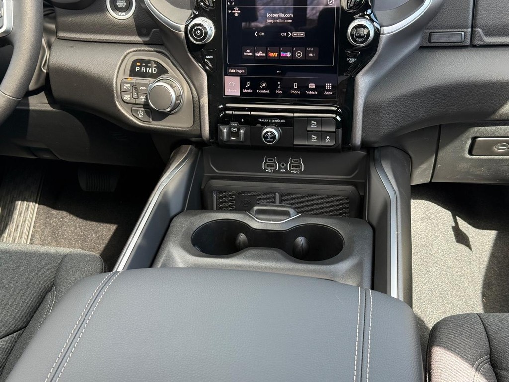 Ram 1500 Vehicle Full-screen Gallery Image 07