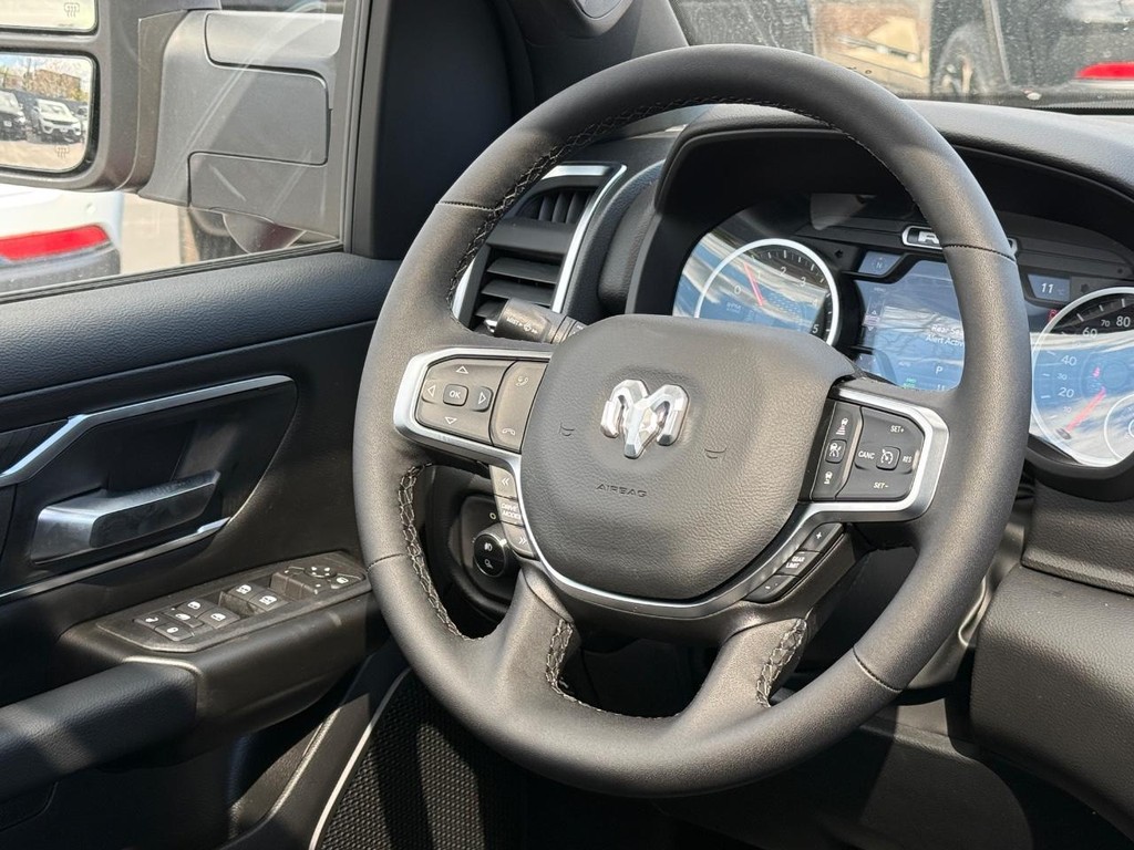 Ram 1500 Vehicle Full-screen Gallery Image 08
