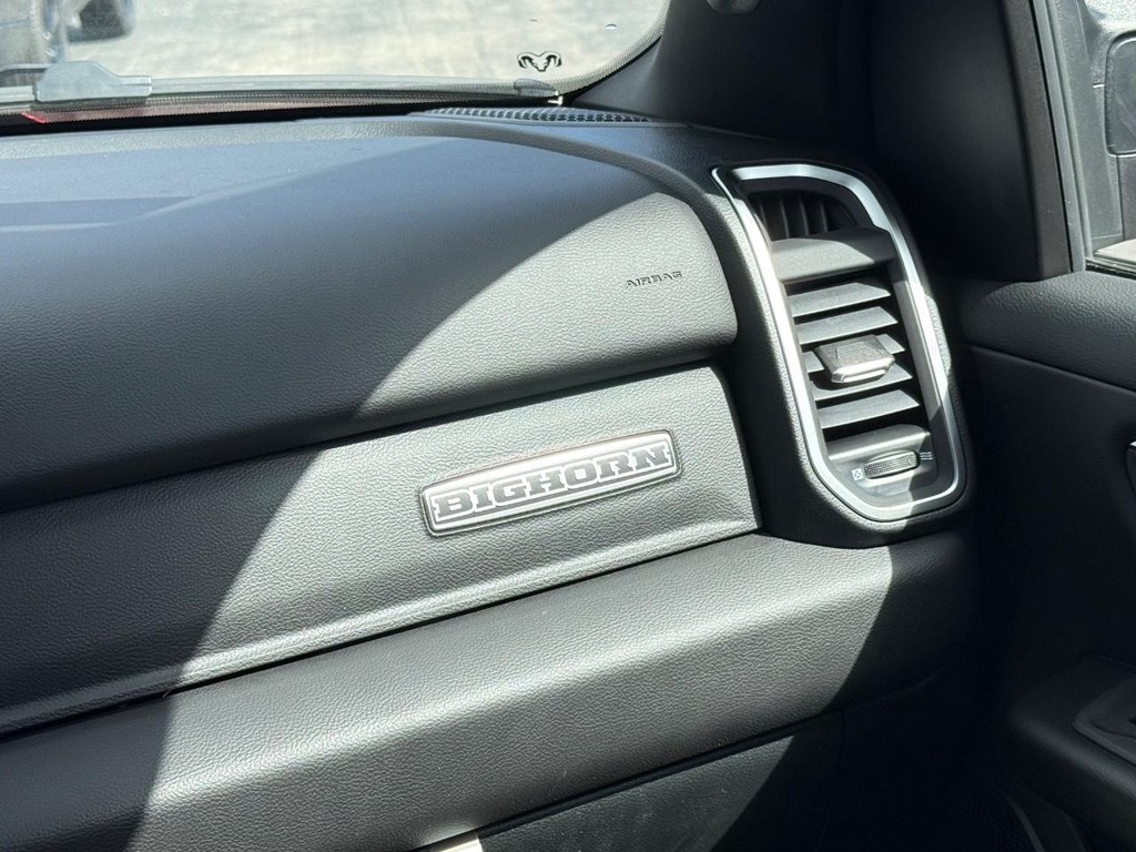 Ram 1500 Vehicle Full-screen Gallery Image 09
