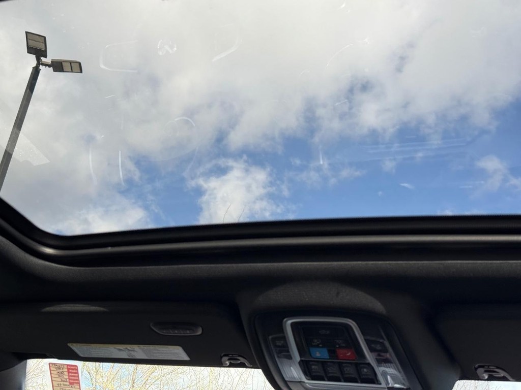 Ram 1500 Vehicle Full-screen Gallery Image 10