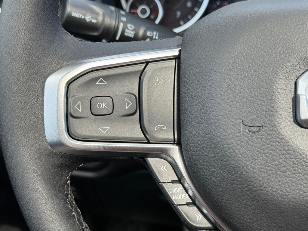 Ram 1500 Vehicle Full-screen Gallery Image 12