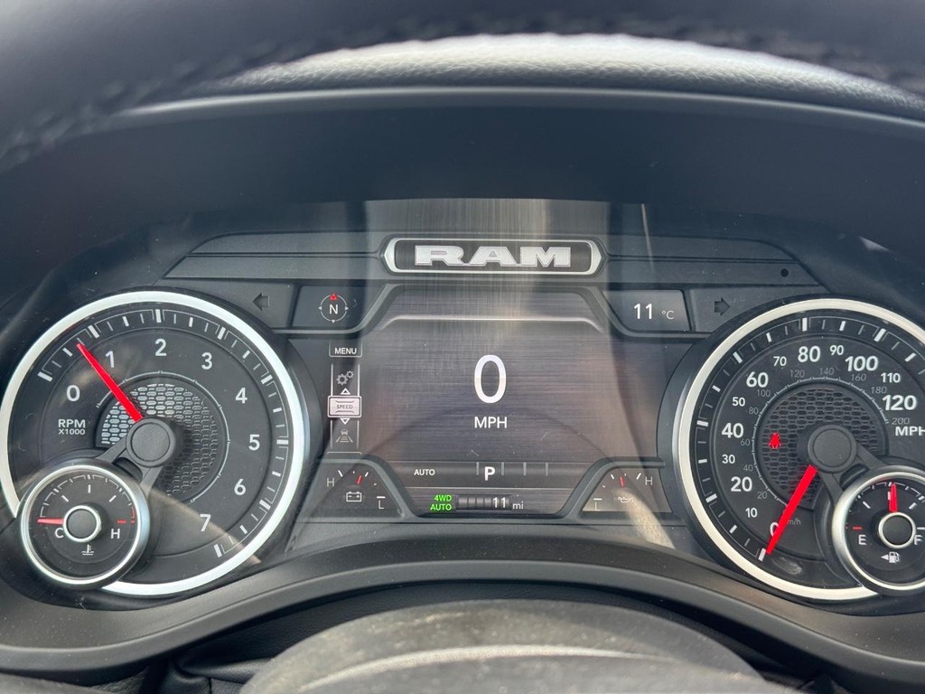 Ram 1500 Vehicle Full-screen Gallery Image 14