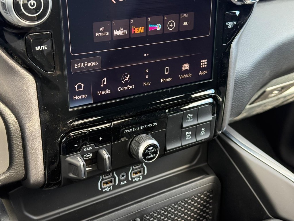 Ram 1500 Vehicle Full-screen Gallery Image 17