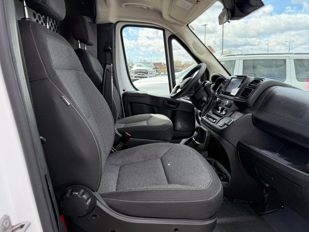 Ram ProMaster Cargo Van Vehicle Full-screen Gallery Image 06