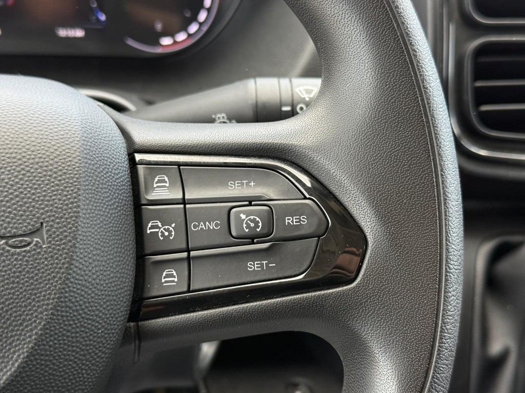 Ram ProMaster Cargo Van Vehicle Full-screen Gallery Image 13