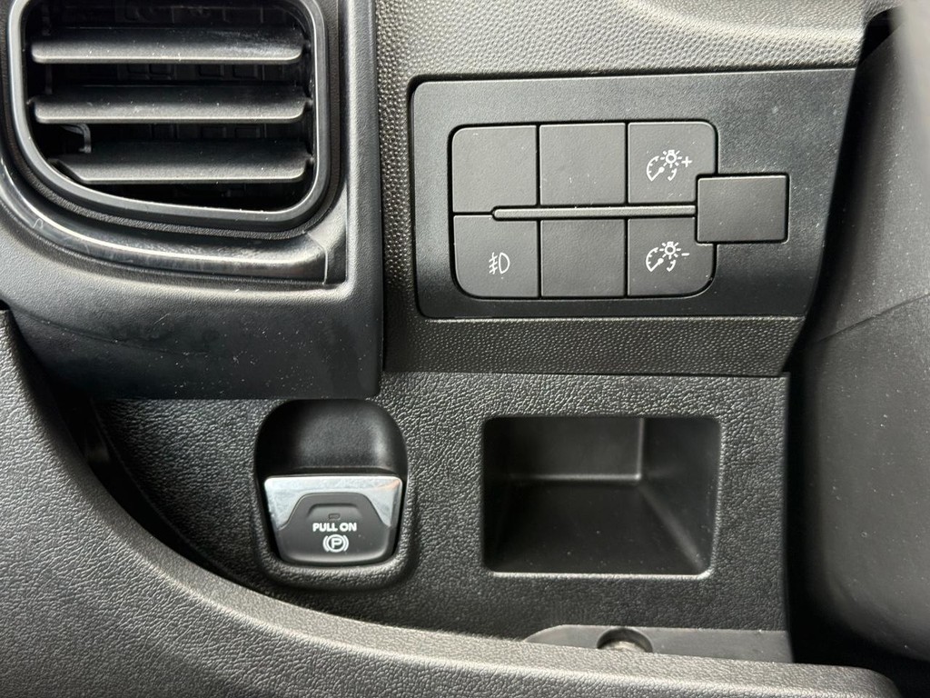 Ram ProMaster Cargo Van Vehicle Full-screen Gallery Image 18