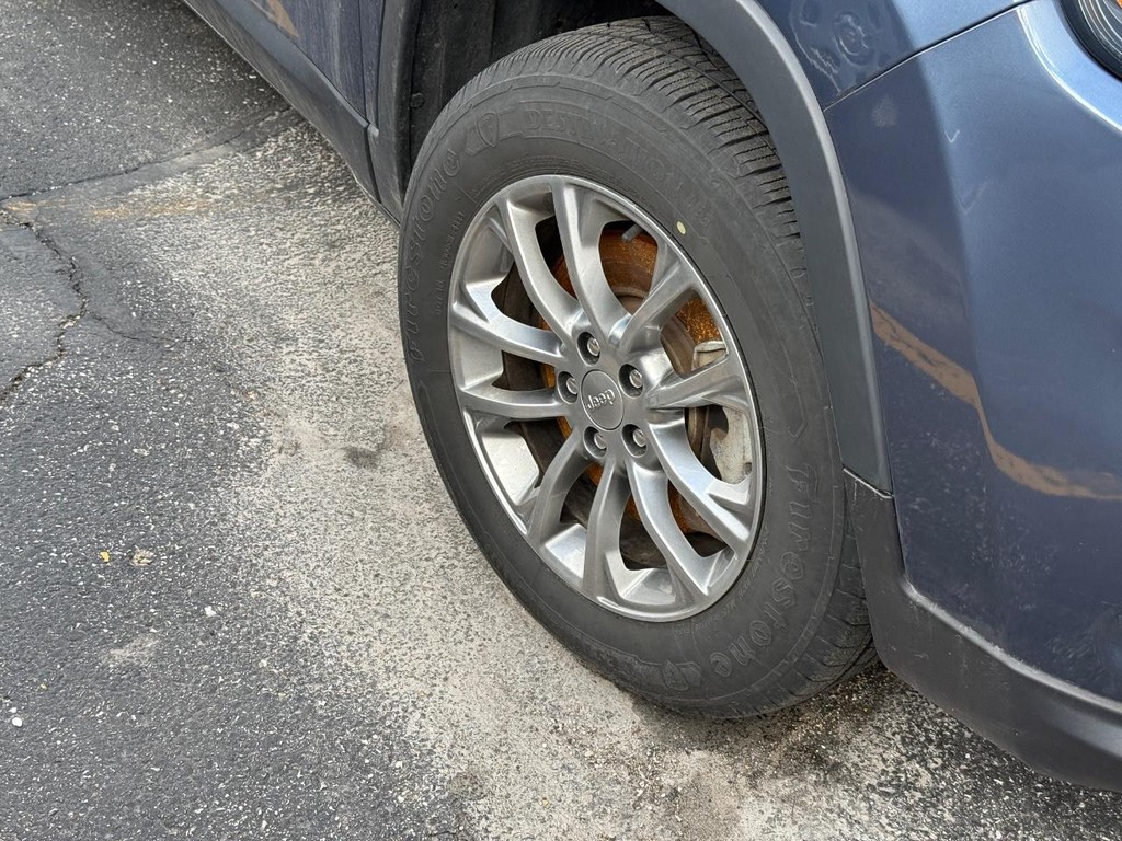 Jeep Cherokee Vehicle Full-screen Gallery Image 03