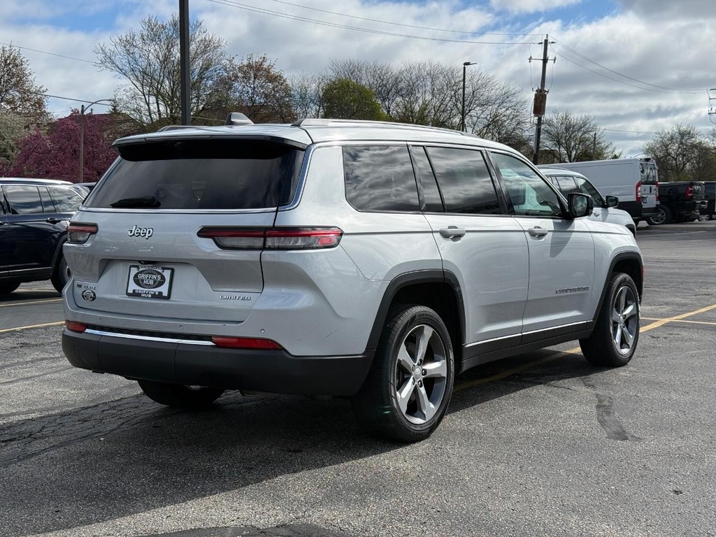 Jeep Grand Cherokee L Vehicle Full-screen Gallery Image 03