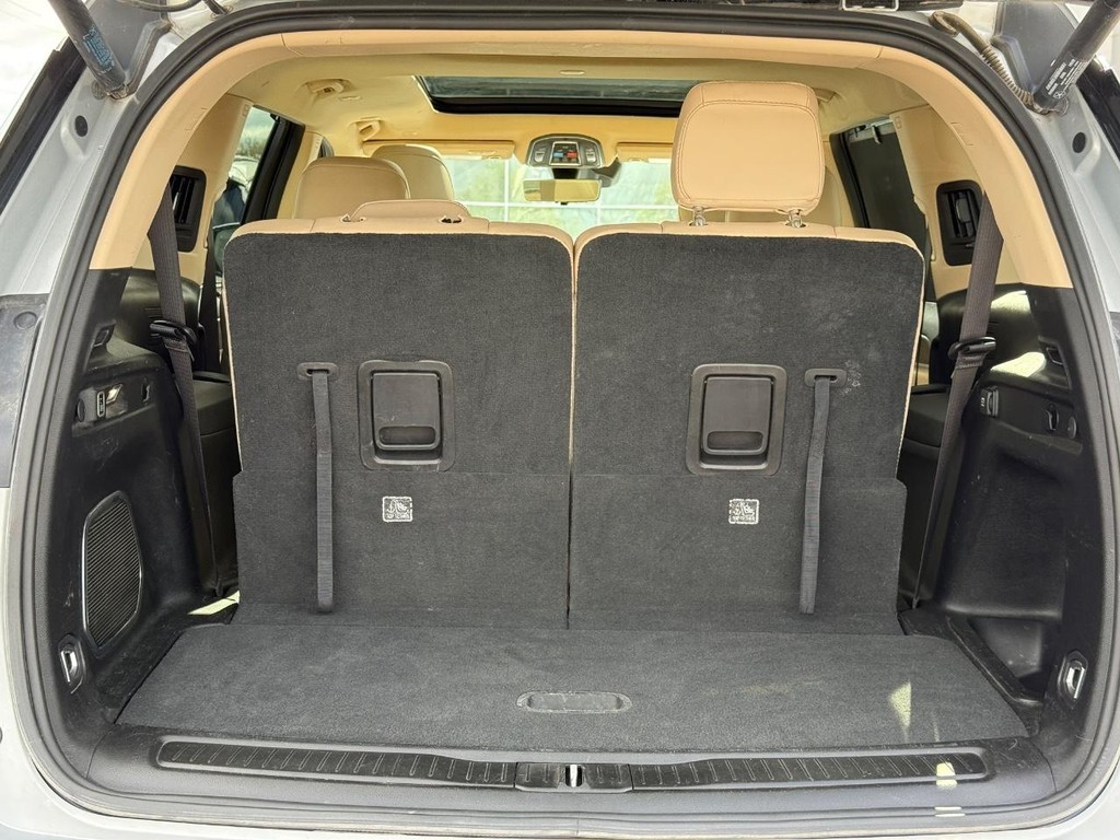 Jeep Grand Cherokee L Vehicle Full-screen Gallery Image 05