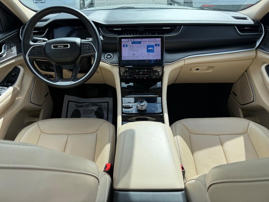 Jeep Grand Cherokee L Vehicle Full-screen Gallery Image 09