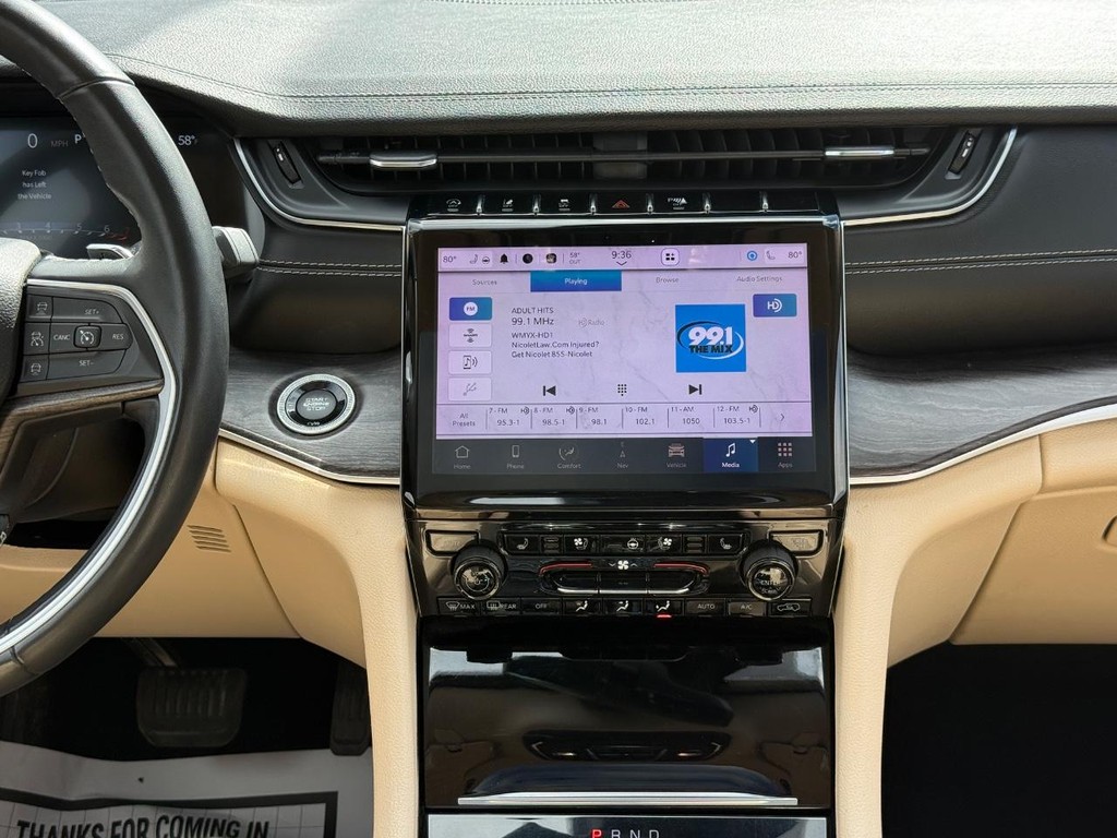 Jeep Grand Cherokee L Vehicle Full-screen Gallery Image 10
