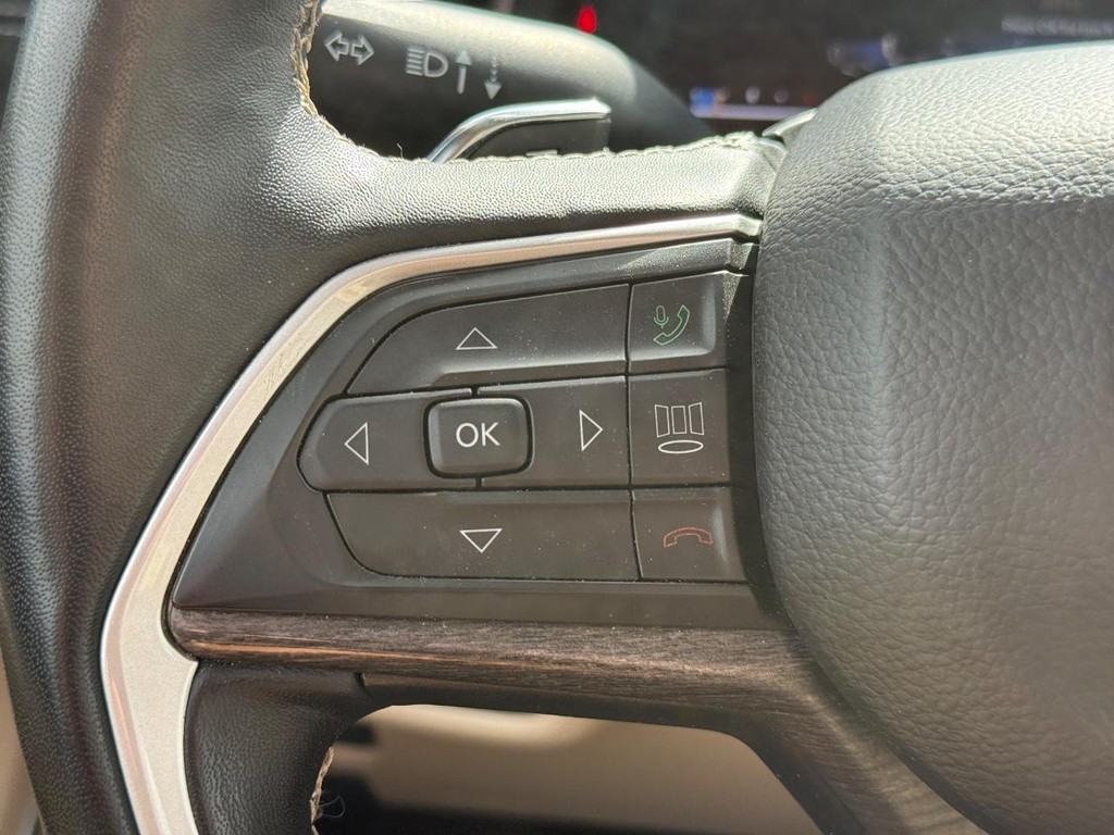 Jeep Grand Cherokee L Vehicle Full-screen Gallery Image 16