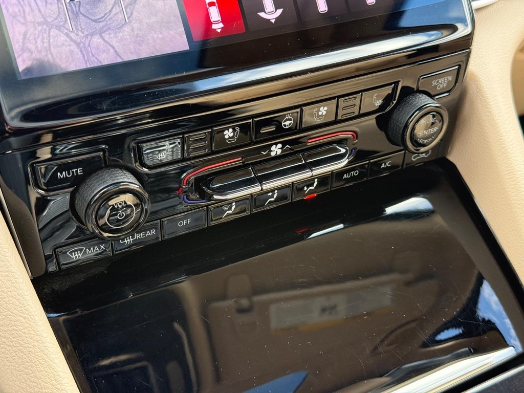 Jeep Grand Cherokee L Vehicle Full-screen Gallery Image 20