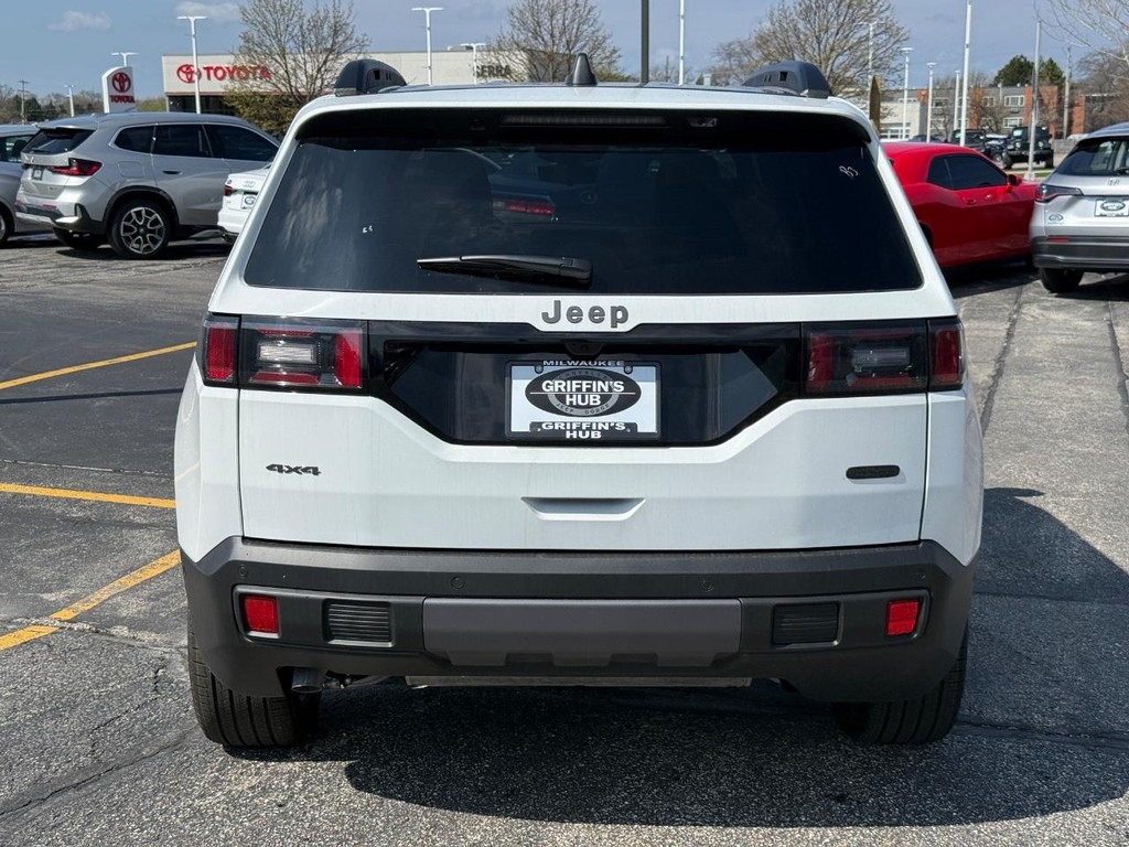 Jeep Cherokee Vehicle Full-screen Gallery Image 04