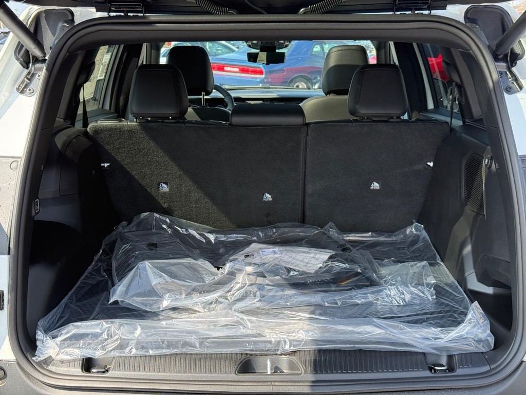 Jeep Cherokee Vehicle Full-screen Gallery Image 05