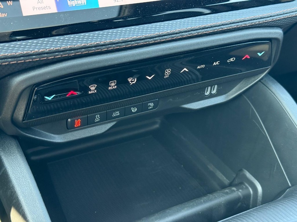 Jeep Cherokee Vehicle Full-screen Gallery Image 19