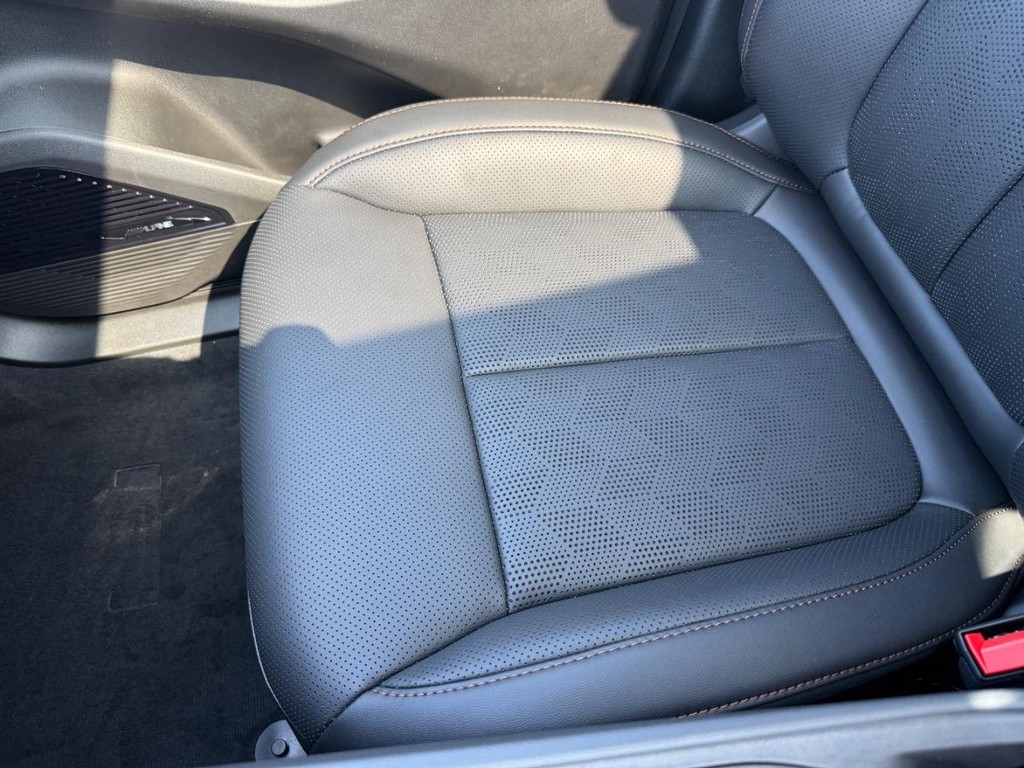 Jeep Cherokee Vehicle Full-screen Gallery Image 20