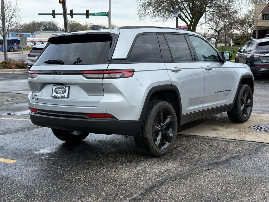 Jeep Grand Cherokee Vehicle Full-screen Gallery Image 03