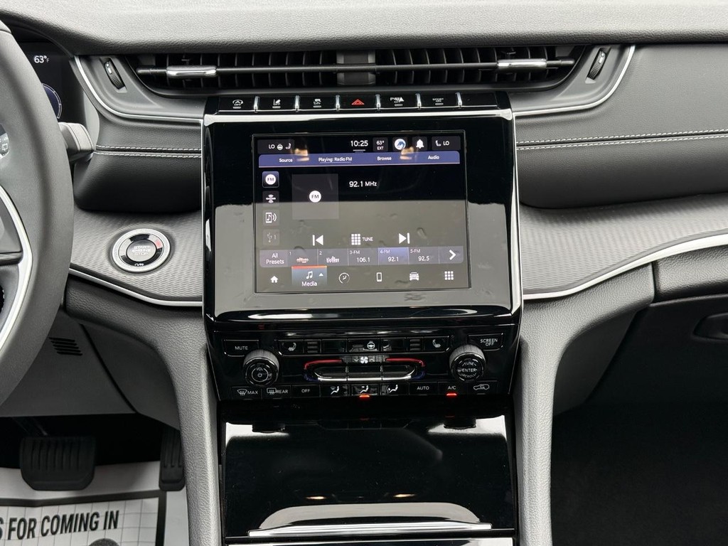 Jeep Grand Cherokee Vehicle Full-screen Gallery Image 10