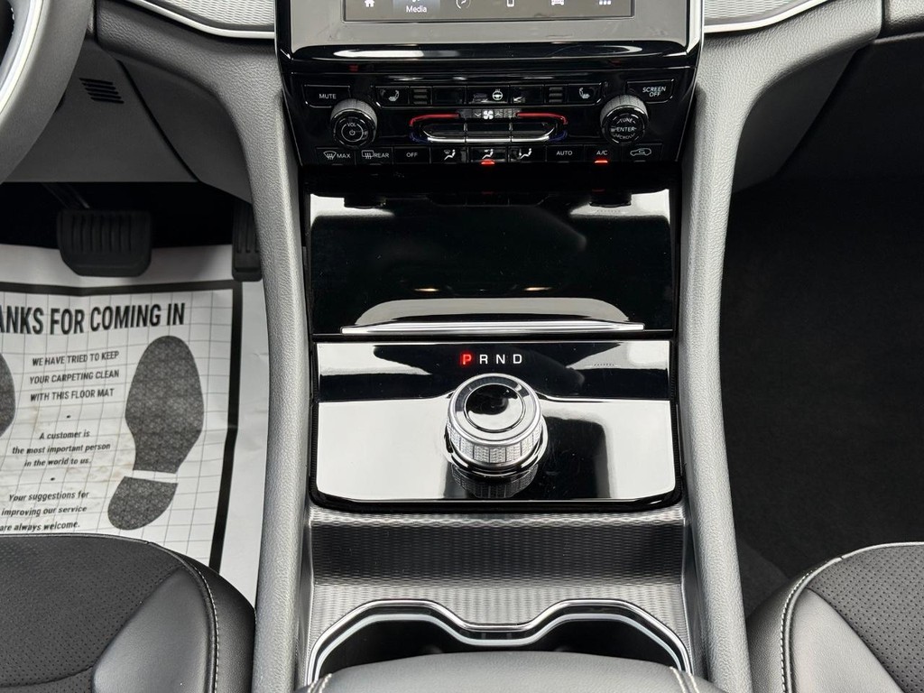 Jeep Grand Cherokee Vehicle Full-screen Gallery Image 11